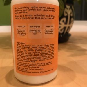 SheaMoisture Makeup - SheaMoisture Coconut & Hibiscus Curl Style Milk SheaMoisture Makeup - SheaMoisture Coconut & Hibiscus Curl Style Milk